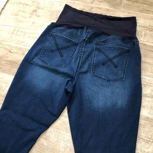 Cute Old Navy Maternity Jeggings!